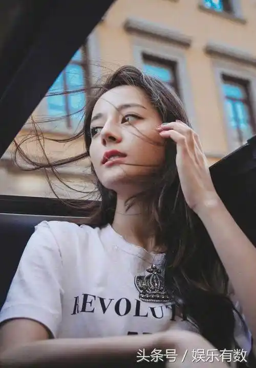 真的像!迪丽热巴新剧撞脸黄子韬,相似度90%,网友:更像鹿晗!