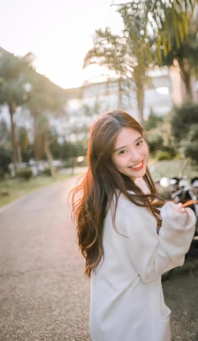 笑容灿烂的美女