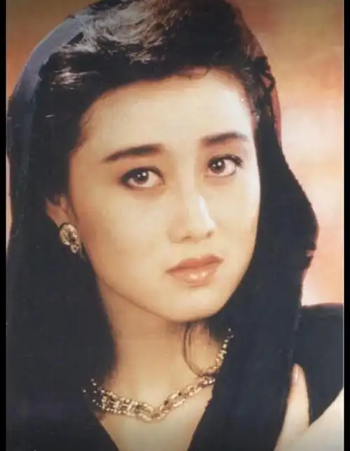 看了利智年轻照片才懂李连杰的表白利智是我的全部