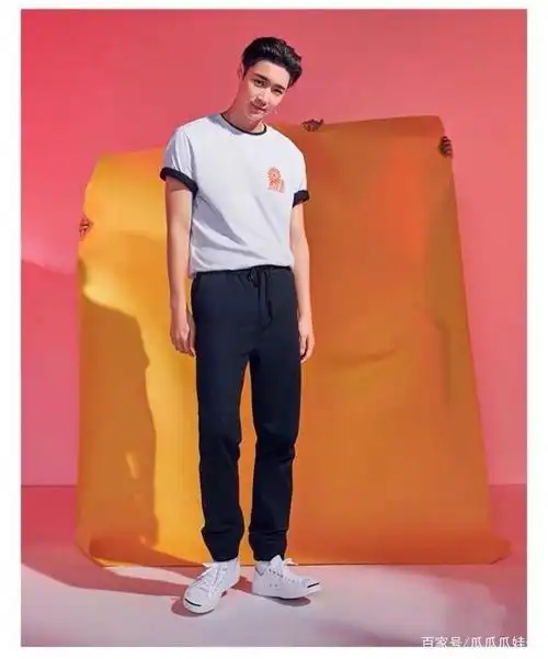 匡威再发张艺兴新图