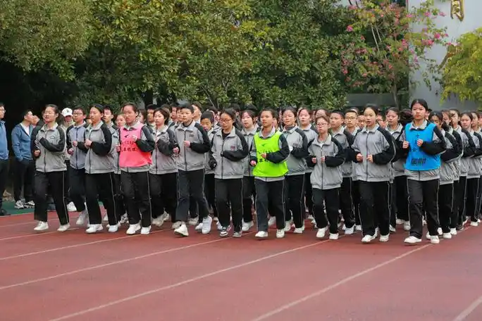 小眼镜的大问题靠啥来治