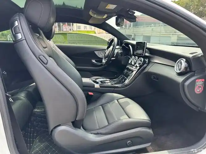 出售一台奔驰c级进口2018款c200轿跑车20