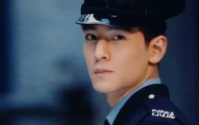 吴彦祖晒30年前合照,吴京当年话语神预言,重温经典瞬间