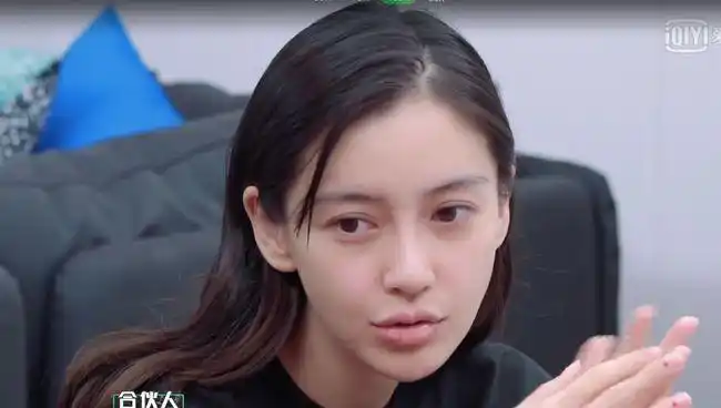 杨颖素颜到底怎么样?当镜头拉近后,原来黄晓明一直都在骗我们!