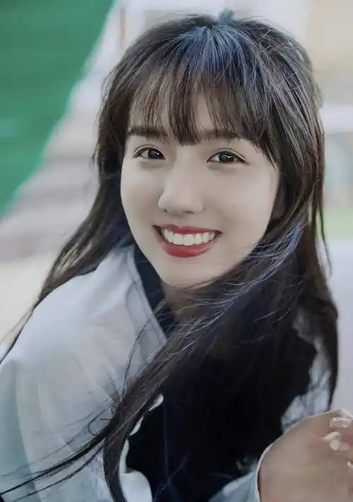 苏晓彤时尚写真:呆萌可爱,甜美靓丽