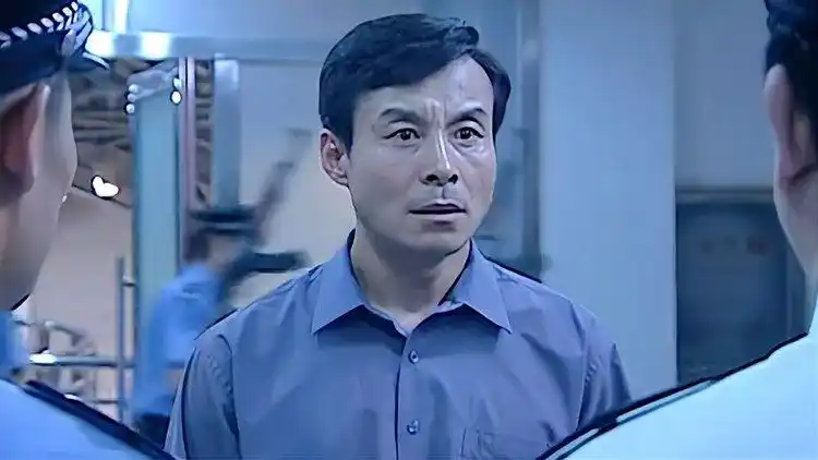 罪域:李子涛刚跟兆哥报完信,局长就要提前行动,李子涛瞬间慌了