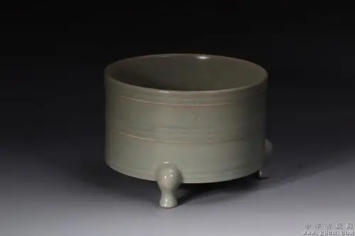 [藏品编号:21352229] 汝窑弦纹三足炉