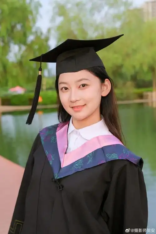 永远都要阳光明媚  毕业季写真照片约拍  #毕业季##约拍##学士服