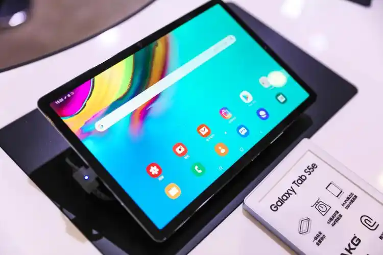 三星推出新款时尚多功能平板galaxy tab s5e 采用10.5英寸大屏幕