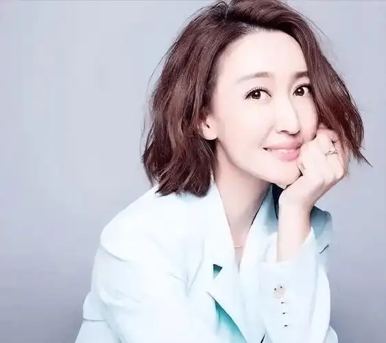 她是冯巩徒弟 被称为"相声女神" 当了17年备胎,与师妹贾玲差太多_宋宁