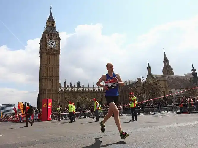 伦敦4万多人参加马拉松创历史最高人数6