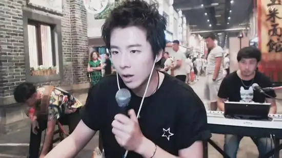 直播唱歌半月吸粉千万摩登兄弟还要上歌手