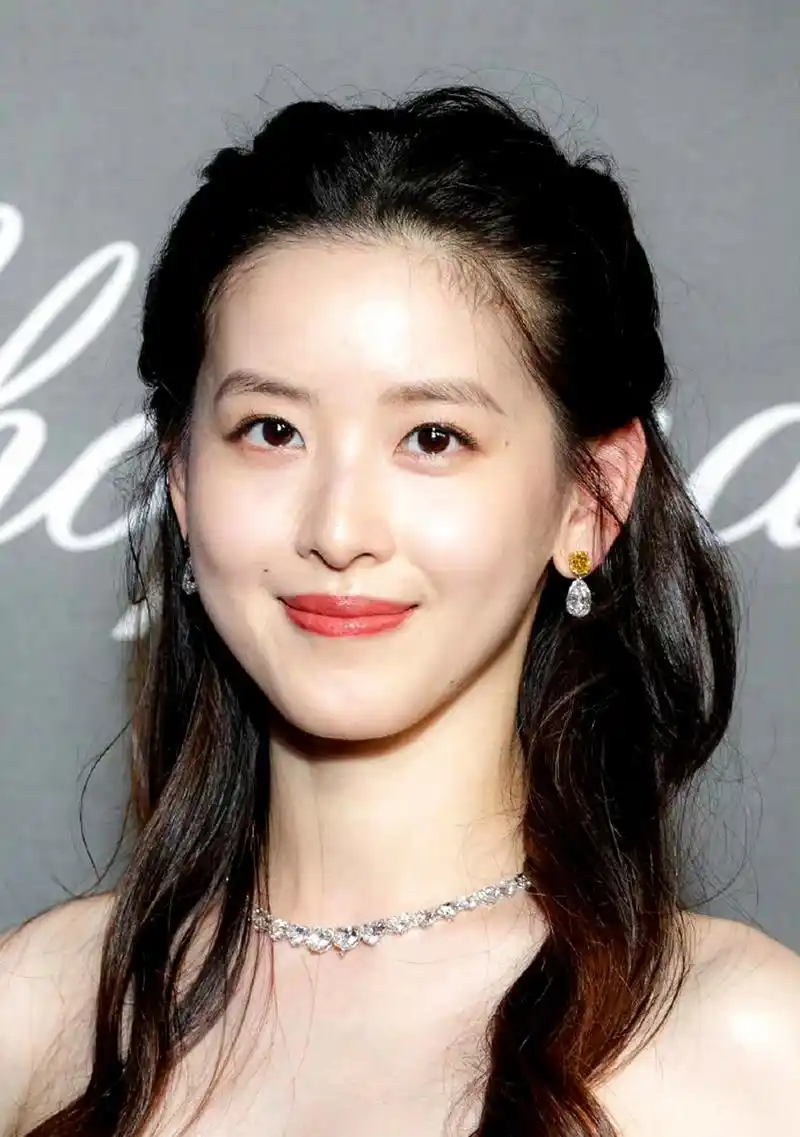 说章泽天和陈都灵撞脸的,真不知道是啥眼神?