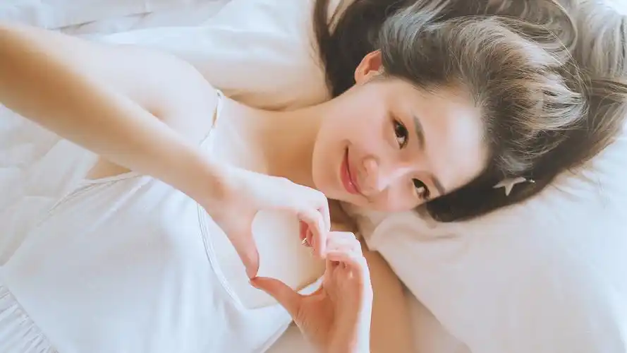 各种姿态的美女图片壁纸(19/20)