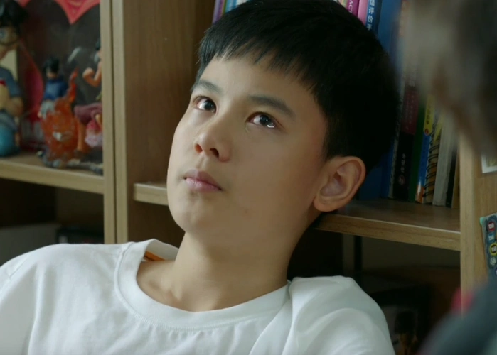 《小别离》里张子枫和胡先煦,童星出身,演技老道,演起戏来爆发力强,哭