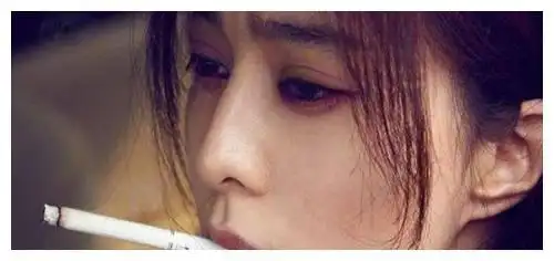 娱乐圈抽烟的4位女星,赵薇范冰冰吸烟减压,赵丽颖令人哭笑不得