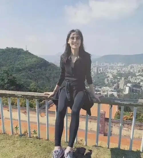 梁洛施除了身高,其它也就一般吧!