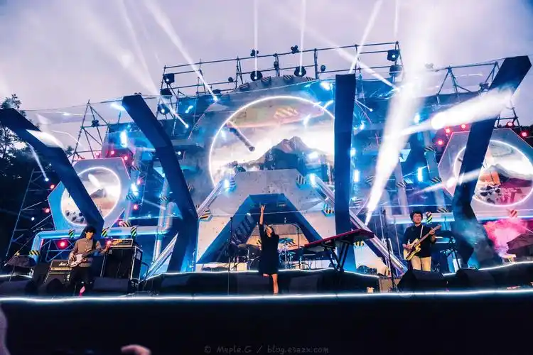 游记分享巨杀猫2017年西湖音乐节只能用挤距离来抵抗焦距不足了赵雷