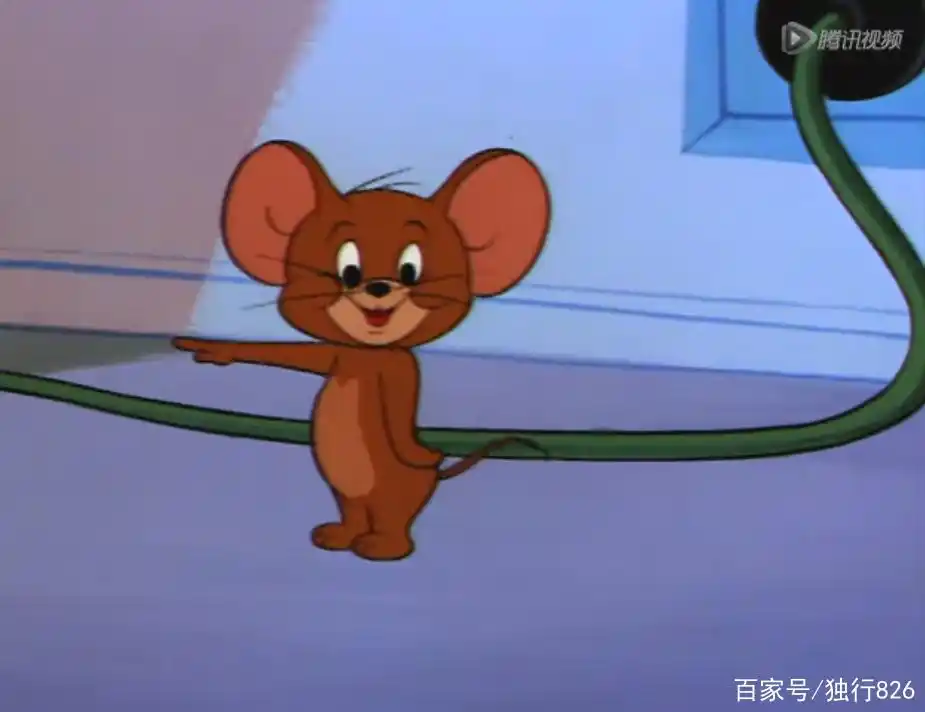 看着大熊拖着汤姆跳起舞,杰瑞很开心,汤姆费力关上了音响