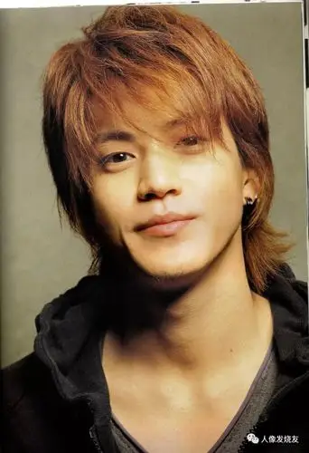 "转发"然后截图后发送后台回复"栗子"既可获得打包好的无水印小栗旬