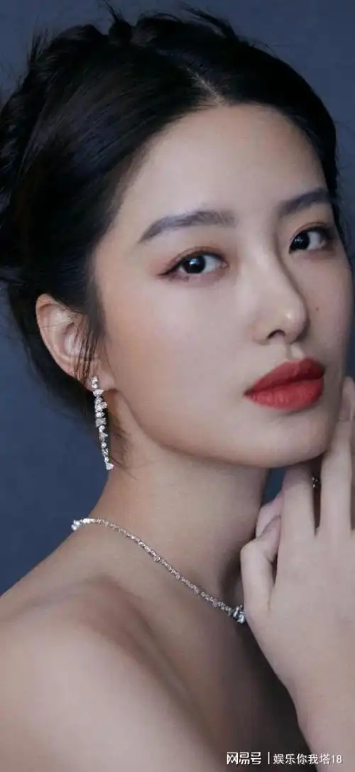 为什么杨采钰在娱乐圈默默无闻