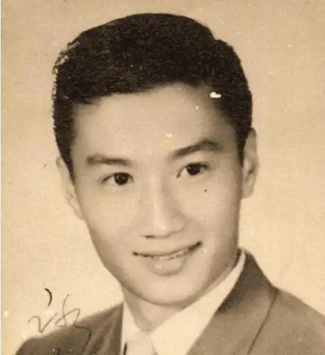 那就说明谢贤的颜值应该是不会差到哪里去的,虽然我们这些小年轻看到