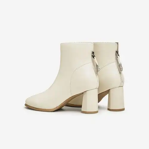 深圳地区的天猫商城"他她tata官方旗舰店",所属主分类"女鞋",子