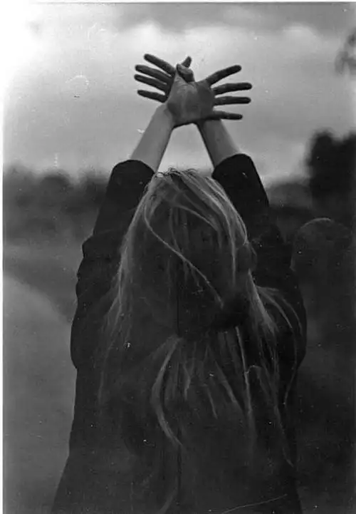 黑白 背影 壁纸