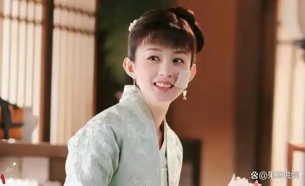 当时她才19岁.从这一刻开始,赵丽颖便开启了她长达18年的演艺之路.