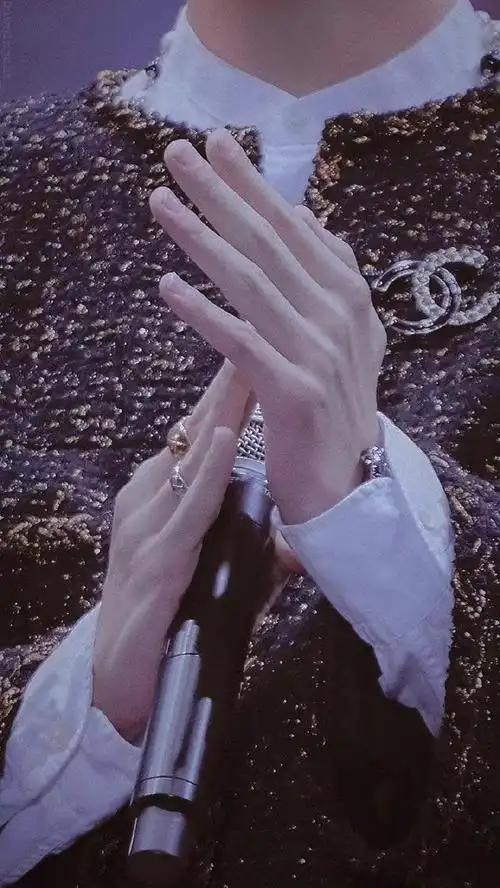 王一博的手真的好大##王一博冰雨火