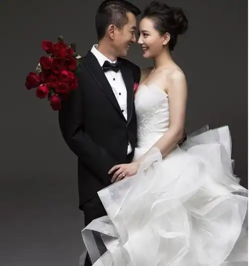 两人于2008年结婚,婚后诞下两位爱女.