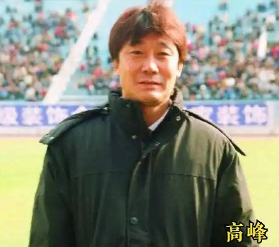 前国脚高峰现状:与那英恋爱却出轨,曾2次入狱,如今54岁很沧桑