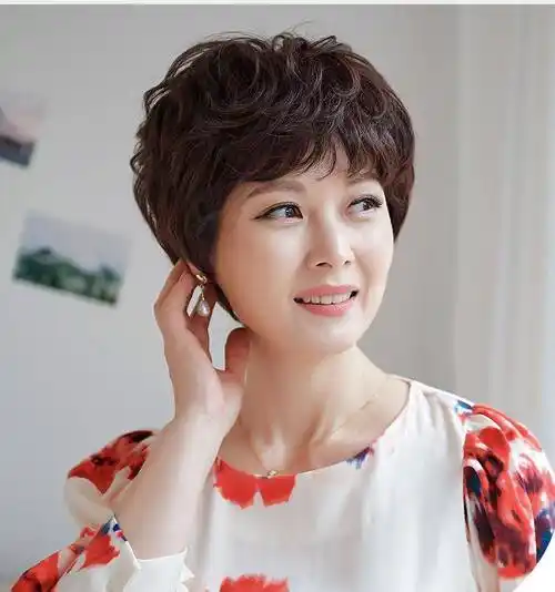 50岁中年女性剪什么发型显年轻?