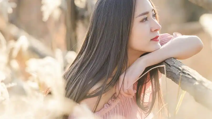 轻熟美女养眼写真桌面壁纸