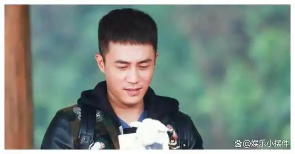 笑不活了,韩红那英看外国歌手的表情都一样,评论区网友都是人才