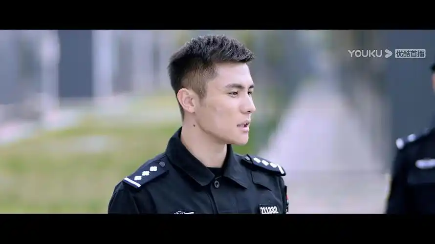 束队,你的妆花了知道吗