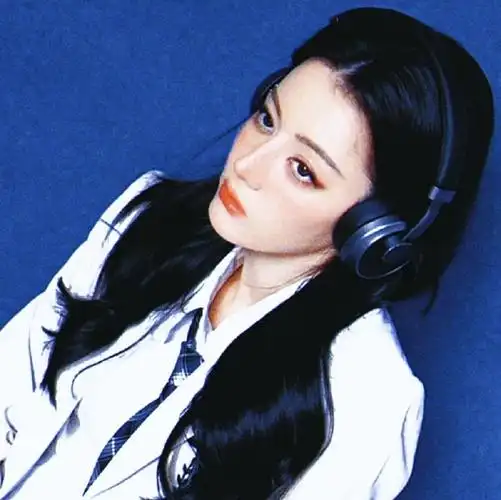 迪丽热巴超话    头像    #迪丽热巴拉小提琴行程图