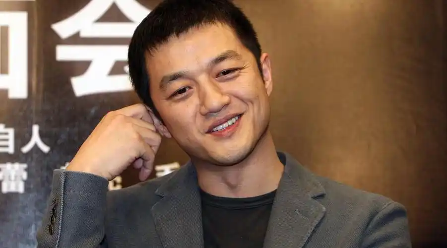 李亚鹏,不必过多解释,实力派演员,年轻时也是一枚"小鲜肉","男神"级别