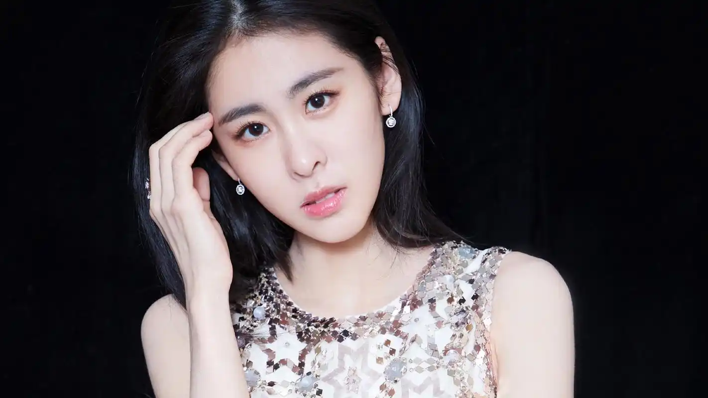 张碧晨明星风尚壁纸1