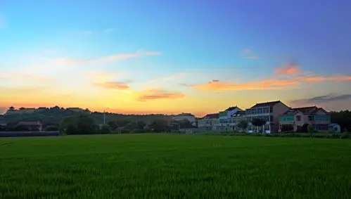 乡村黄昏霞光美诗意栖居小山村江苏无锡斗山