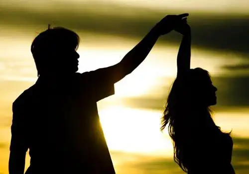 温馨之恋情侣背影图片_爱情的温馨很浪漫