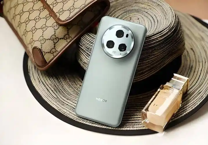 高清大底主摄,多主摄协同荣耀magic6在影像系统上有着突出的表现,搭载