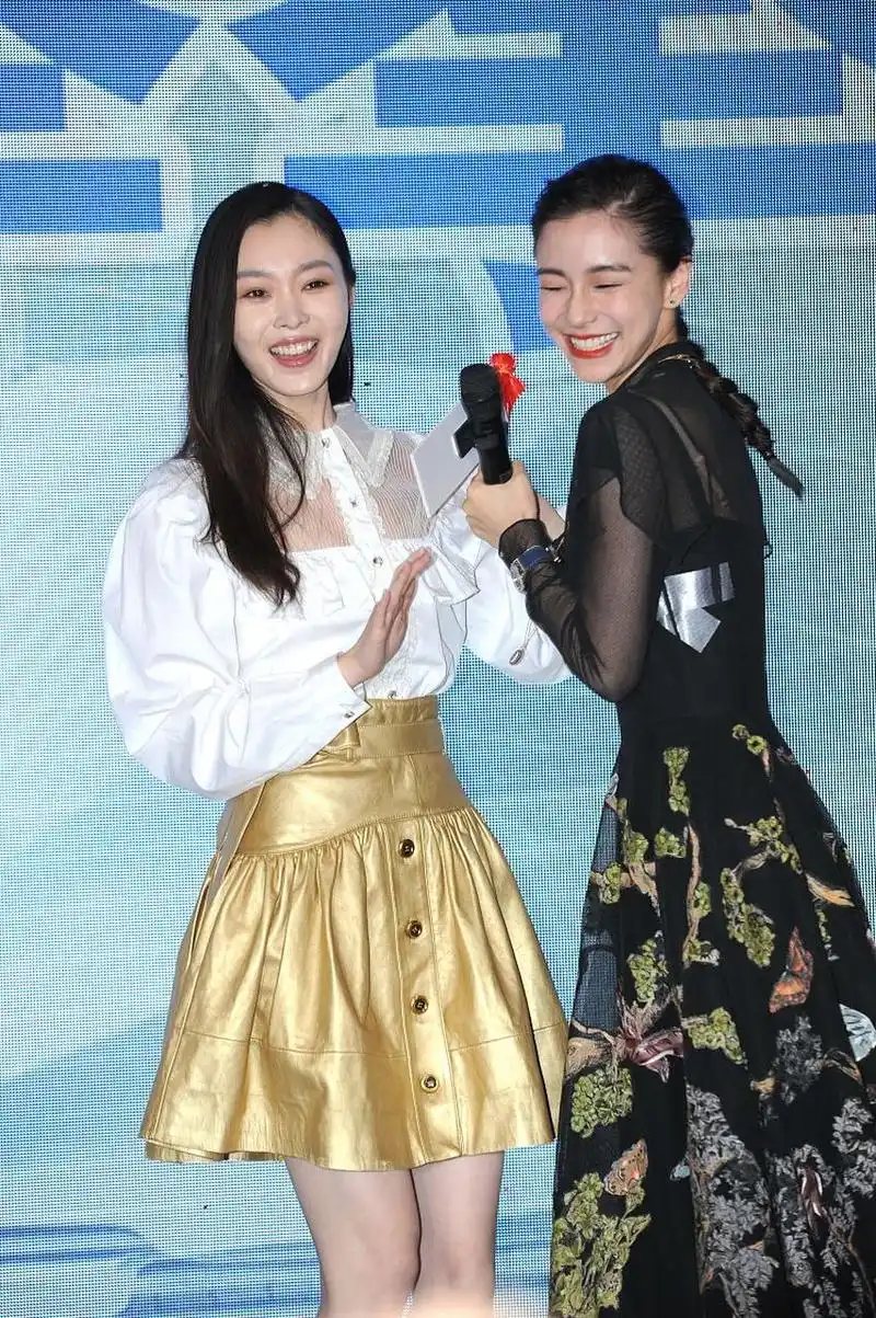 宋轶和杨颖,年龄和身高都一样!一个淡颜系!一个浓颜系!