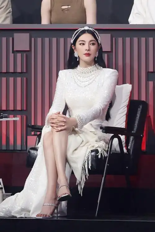 张雨绮珍珠礼裙#张雨绮这个造型也太好看了吧,珍珠就像专门为姐搅量