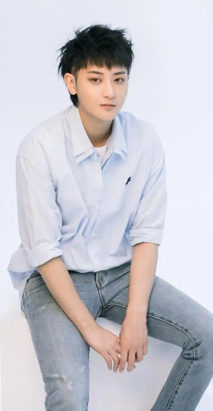 p>黄子韬,1993年5月2日出生于山东省 a target="_blank" href="/item