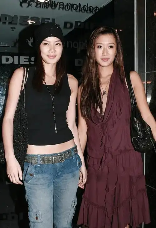 黎明罕见携娇妻露面,助理老婆长相一般但气质高雅,和他有夫妻相