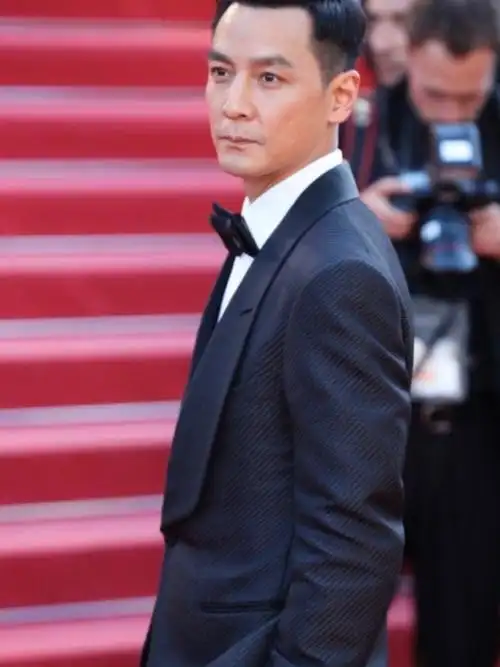 其实娱乐圈有驼峰鼻的明星不少,比如迪丽热巴,天仙刘亦菲,柯佳嬿