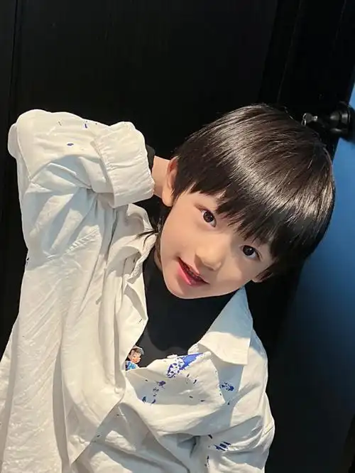 男孩子的发型别急擦完脸就去找你玩呀