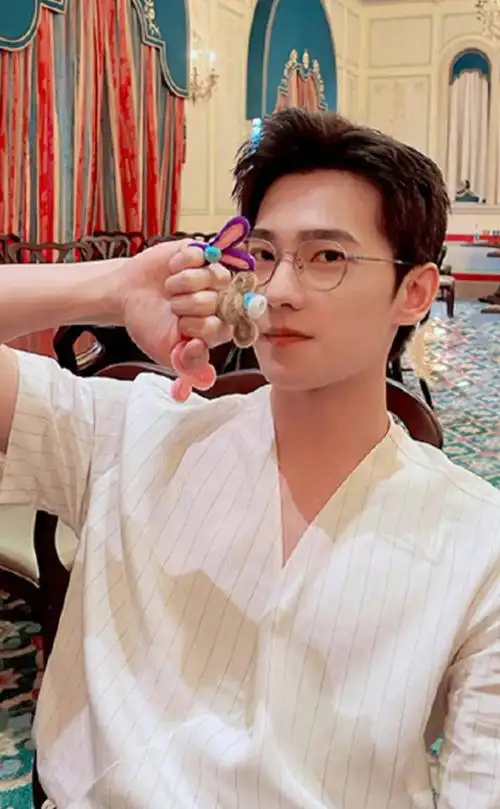 江苏五龙想要杨洋这样帅气的男朋友吗学着他的穿搭去打扮男朋友吧