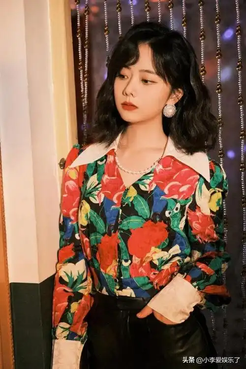 上hi6造型最美女明星,杨紫旗袍谭松韵金晨港风,热巴娜扎芭比风